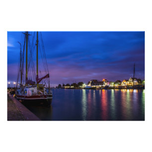 Beleuchteter Volendam-Hafen nachts Fotodruck