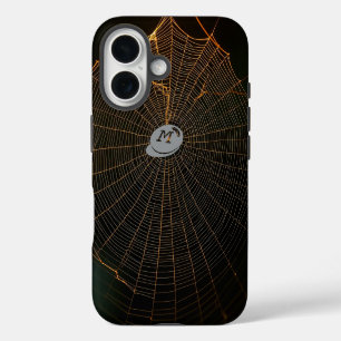 Beleuchtetes Spinnennetz in der Dunkelheit iPhone 16 Hülle
