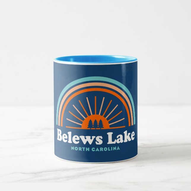 Belews Lake North Carolina Rainbow Zweifarbige Tasse (Mittel)