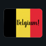 Belgien - Flag und Text Magnet<br><div class="desc">Nationalflagge Belgiens mit modernem Skript "Belgien!" Texteüberlagerung</div>