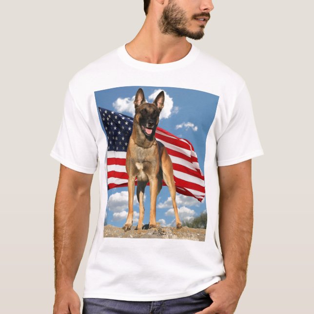 Belgier Malinois mit Flaggen-T - Shirt (Vorderseite)