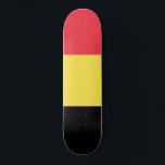 belgische Flagge Skateboard<br><div class="desc">Dieses Design ist mit der Nationalflagge von Belgien (offiziell das Königreich Belgien), ein Land in der Western Europa. Belgien grenzt im Norden an die Niederlande, im Osten an Deutschland, im Südosten an Luxemburg, im Südwesten an Frankreich und im Nordwesten an die Nordsee. Die größte Stadt und die Hauptstadt Belgiens ist...</div>