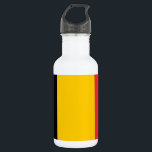 Belgische Flasche für die Freiheit der Flagge Trinkflasche<br><div class="desc">Fügen Sie Ihrer Hydratationsroutine eine einzigartige Touch belgischen Stolzes mit unserer exklusiven Liberty-Flasche mit der Flagge Belgiens hinzu! Die mit Präzision und Sorgfalt gestaltete Liberty-Flasche ist mehr als nur ein praktisches Stück; sie ist ein Fest der lebendigen belgischen Kultur und des reichen Erbes. Das auffallende Design zeigt die berühmte belgische...</div>