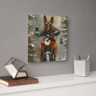 Belgischer Malinoi-Hund fährt Motorrad Weihnachten Quadratische Wanduhr