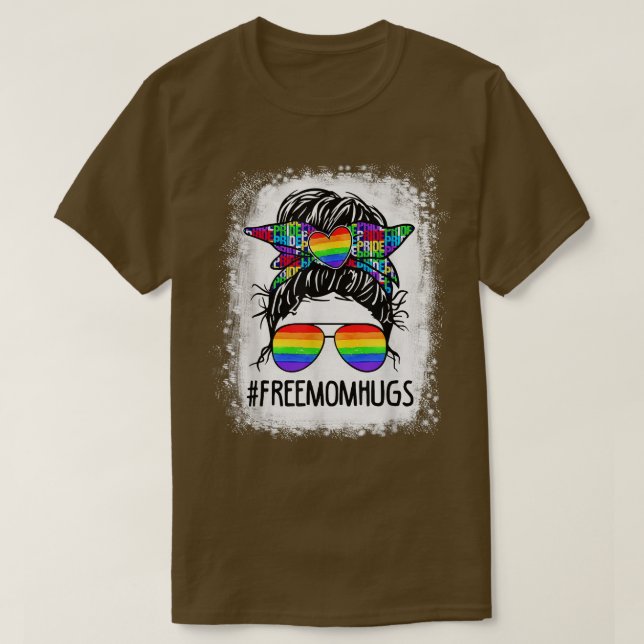 Belichtete freie Mama Hugs Messy Bun LGBT Pride Ra T-Shirt (Design vorne)
