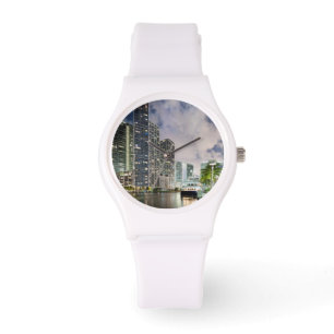 Belichtete Türme in der Miami-Fluss-Ufergegend Armbanduhr