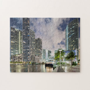 Belichtete Türme in der Miami-Fluss-Ufergegend Puzzle