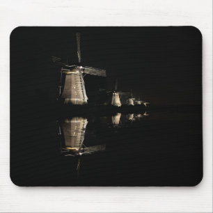 Belichtete Windmühlen am Nachtmousepad Mousepad