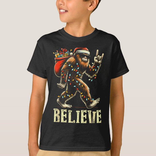 Believe Bigfoot Sasquatch Santa Reindeer Christmas T-Shirt (Vorderseite)