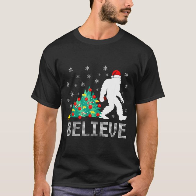 Believe Bigfoot Sasquatch Santa Reindeer Christmas T-Shirt (Vorderseite)