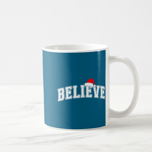 Believe Christmas Varsity Text With Santa Hat Fami Kaffeetasse (Rechts)
