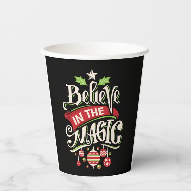 Believe in the Magic Christmas Pappbecher (Vorderseite)