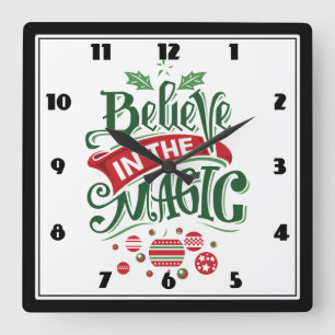 Believe in the Magic Christmas Typography Quadratische Wanduhr