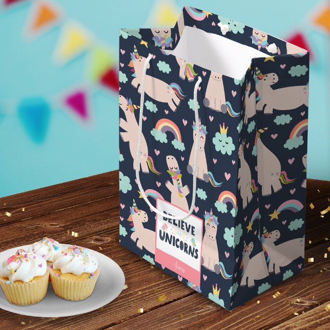 Believe in Unicorns Blue and Pink Girl Pattern Kid Mittlere Geschenktüte (Von Creator hochgeladen)