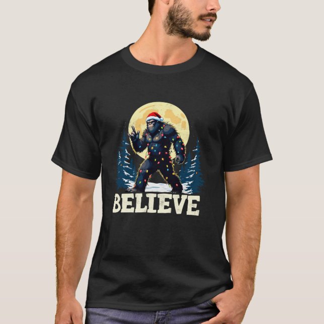Believe Sasquatch Bigfoot Yeti Santa Christmas Lig T-Shirt (Vorderseite)