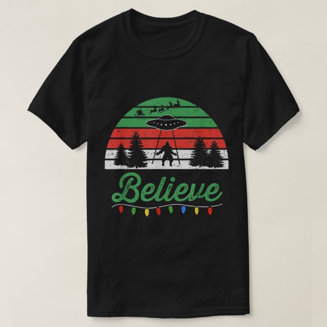 Believe UFO Bigfoot Christmas Retro Design T-Shirt (Design vorne)