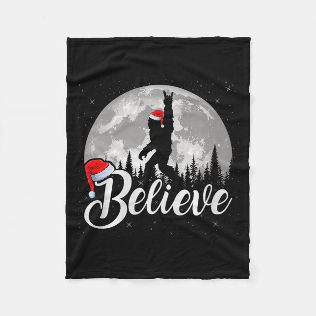 Believe Xmas Santa Bigfoot Sasquatch In Moon Light Fleecedecke (Vorderseite)