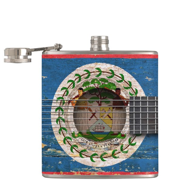 Belize-Flagge auf alter Akustikgitarre Flachmann (Geöffnet)