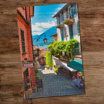 Bellagio, Altstadtallee (Comer See, Italien) Puzzle<br><div class="desc">Dieses Puzzle verfügt über ein originelles Foto von einem wunderschönen Blick auf eine charakteristische Gasse im Altstadtzentrum von Bellagio,  einem hübschen Dorf am Ufer des Comer Sees (Italien) und seine schöne mittelalterliche Steintreppe.</div>