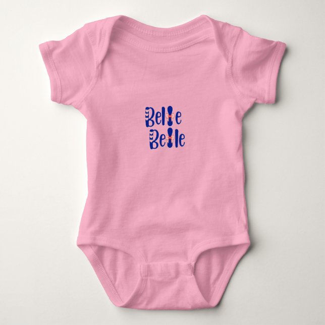 Belle Belle (schön schön) Bodysuit Baby Strampler (Vorderseite)