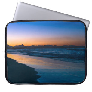 Belongil Beach kurz nach Sonnenuntergang, Byron Ba Laptopschutzhülle