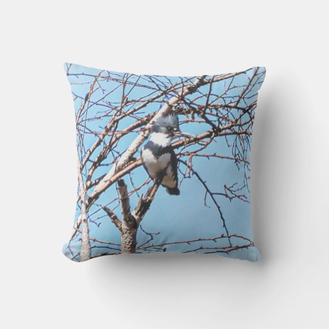 Belted Kingfisher in Tree Branches Stylized Bird Kissen (Vorderseite)
