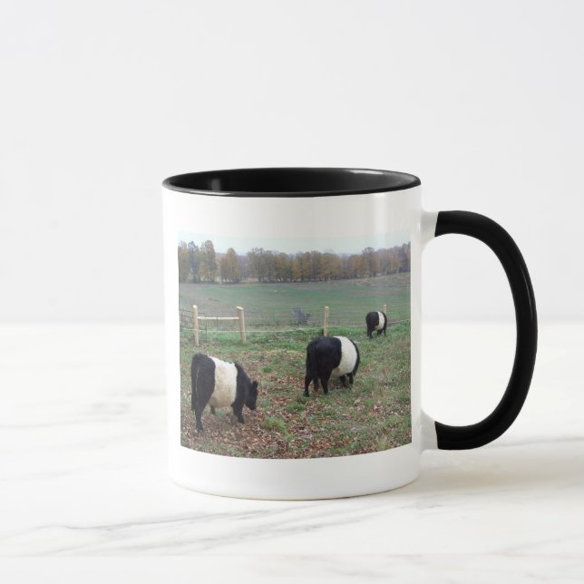 Beltie Kuh Herde auf dem Weg Landschaftsgalloways Tasse (Rechts)
