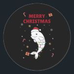 Beluga Whale Merry Christmas Winter Animals Whales Runder Aufkleber<br><div class="desc">The beluga whale on Christmas with fairy lights. Funny animals with ohrts and snow for the holidays. Also funny for Christmas in July. Belugas are cute animals and perfect for Christmas.</div>