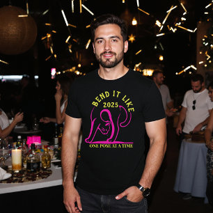 Bend It Like 2025 Yoga T-Shirt - Geschenk für Yogi