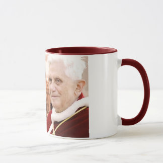 Benedikt XVI. isst Tasse