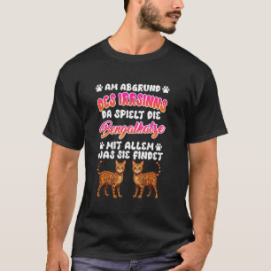Bengal-Katzen AM RANDE DES WAHNSINNS SITZT EINE BE T-Shirt