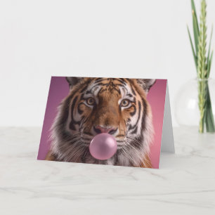 Bengal-Tiger-Porträt bläst rosa Kaugummiblase Karte