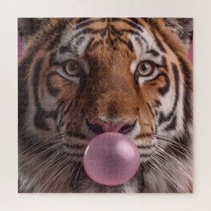 Bengal-Tiger-Porträt bläst rosa Kaugummiblase Puzzle