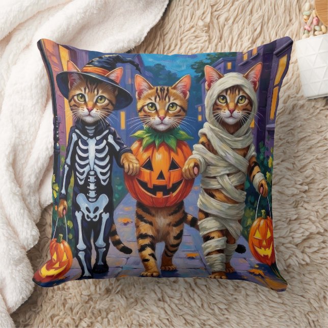 Bengalische Katzen Trick-or-Treating in Halloween- Kissen (Decke)
