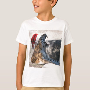 Bengalischer Tiger mit Weihnachtsmannmütze T-Shirt