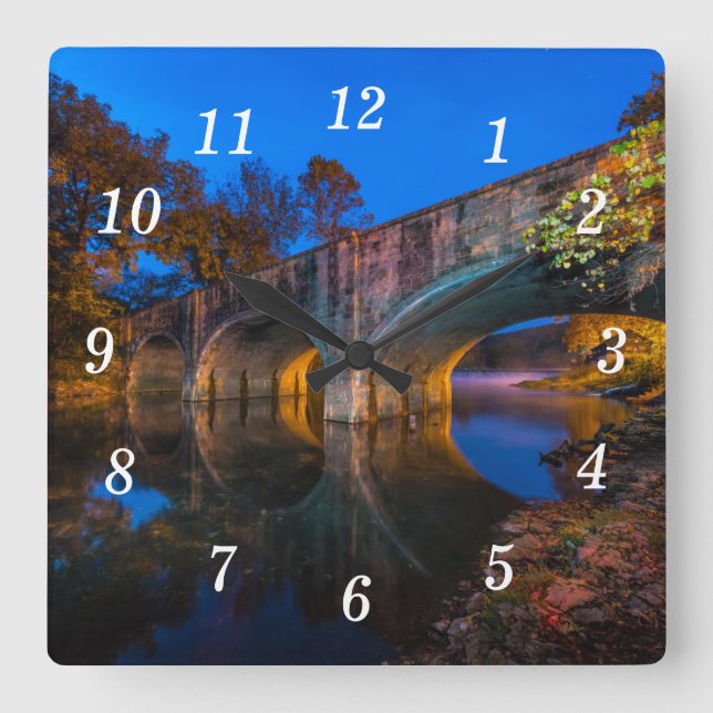 Bennett Spring Bridge Twilight Wall Clock Quadratische Wanduhr (Vorderseite)