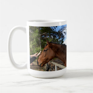 Bennie das große braune Pferd, Tasse