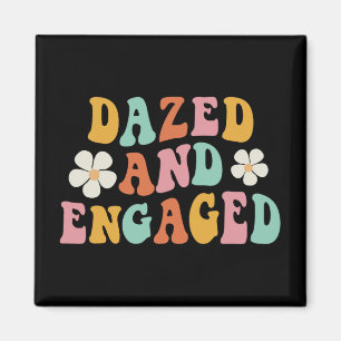 Benommen und verlobt Blumen Groovy Junggesellinnen Magnet