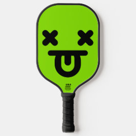 Benommener Gesichtsausdruck mit herausgestreckter Pickleball Schläger