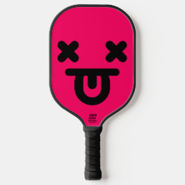 Benommener Gesichtsausdruck mit herausgestreckter Pickleball Schläger