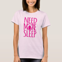 Benötigen Sie mehr rosa gähnenden Slogan-T - Shirt