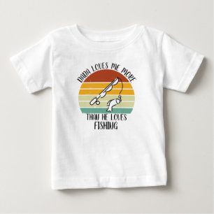 BENUTZERDEFINIERT Dada liebt mich mehr als er Ange Baby T-shirt