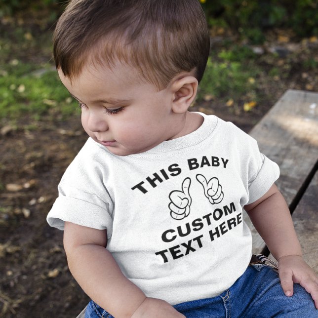 Benutzerdefiniert Dieses BABY - Fügen Sie hier Ihr T-shirt (Von Creator hochgeladen)