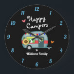 Benutzerdefinierte Familienname Happy Campers Große Wanduhr<br><div class="desc">Custom Familienname Happy Campers Sommerferien Wanduhr! Der gesamte Text ist einstellbar. Camper und Herz Illustration von Valarie Wade.</div>
