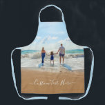 Benutzerdefinierte Foto-Schürze mit Text Schürze<br><div class="desc">Benutzerdefinierte Foto- und Text-Schürze - Einzigartiges Design - Personalisierte Familie / Freunde oder Geschenk für die persönliche Schürze - Hinzufügen von Text und Foto - Umformatieren und verschieben oder entfernen / Elemente hinzufügen - Bild / Text mit Anpassungs-Tool ! Wählen Sie Schriftart / Größe / Farbe! Viel Glück - Seien...</div>