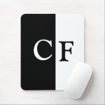 benutzerdefinierte Initialen in Schwarzweiß Mousepad<br><div class="desc">Schwarz und Weiß halbiert benutzerdefinierte Initialen minimalistisch einfaches Textdesign.</div>