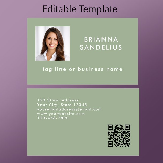 Benutzerdefinierte moderne hellgrüne QR-Code-Foto- Visitenkarte (Personalize this stylish sage green business card template. Add photo QR card and contact info.
)