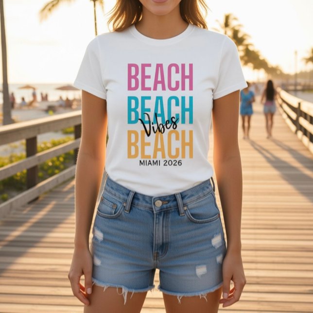 Benutzerdefinierte Strand Vibes  T-Shirt (Von Creator hochgeladen)