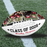 Benutzerdefinierter Abschluss Senior-Foto Football<br><div class="desc">Glückwunsch Grad! Zeigen Sie Ihre Wertschätzung mit diesem personalisierten, einzigartigen Abschluss-Fußball-Geschenk. Mit dem Namen des Absolventen, dem Unterrichtsjahr, dem Namen ihrer Schule oder Uni und 4 Fotos des Spielers, wird dieses einzigartige Geschenk sie Gefühl extra besonderes an ihrem Abschluss Tag. Dieser Gewohnheitsfußball wird lange nach dem Abschluss dauern und dem...</div>