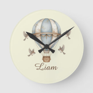 Benutzerdefinierter Baby-Jungen-Name Wasserfarbe V Runde Wanduhr